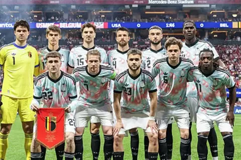 منافس مصر.. دي بروين وكورتوا و"زميل مرموش" على رأس قائمة منتخب بلجيكا لكأس العالم